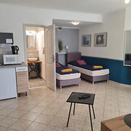 Csever Apartman Tata Bagian luar foto