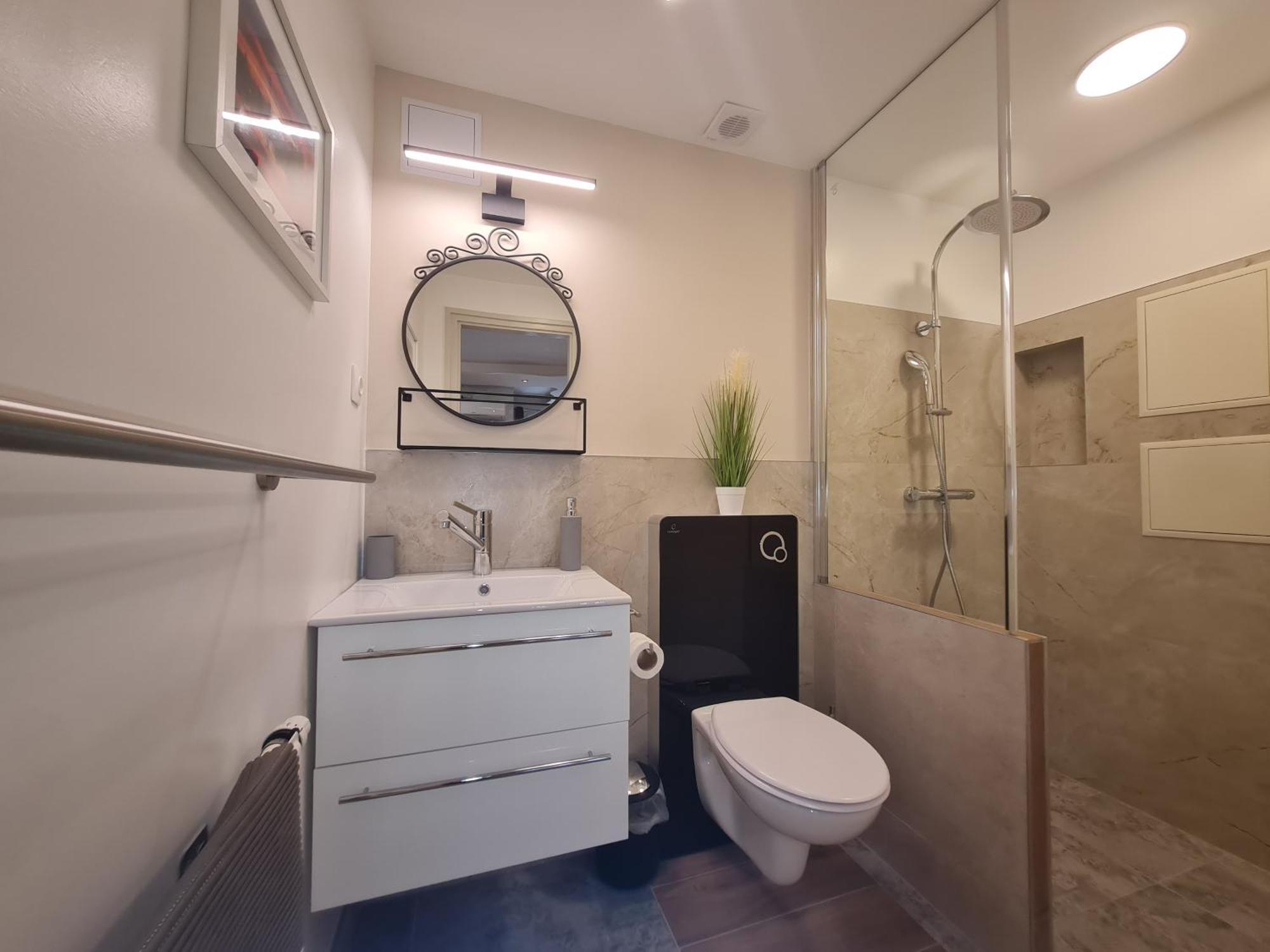 Csever Apartman Tata Bagian luar foto