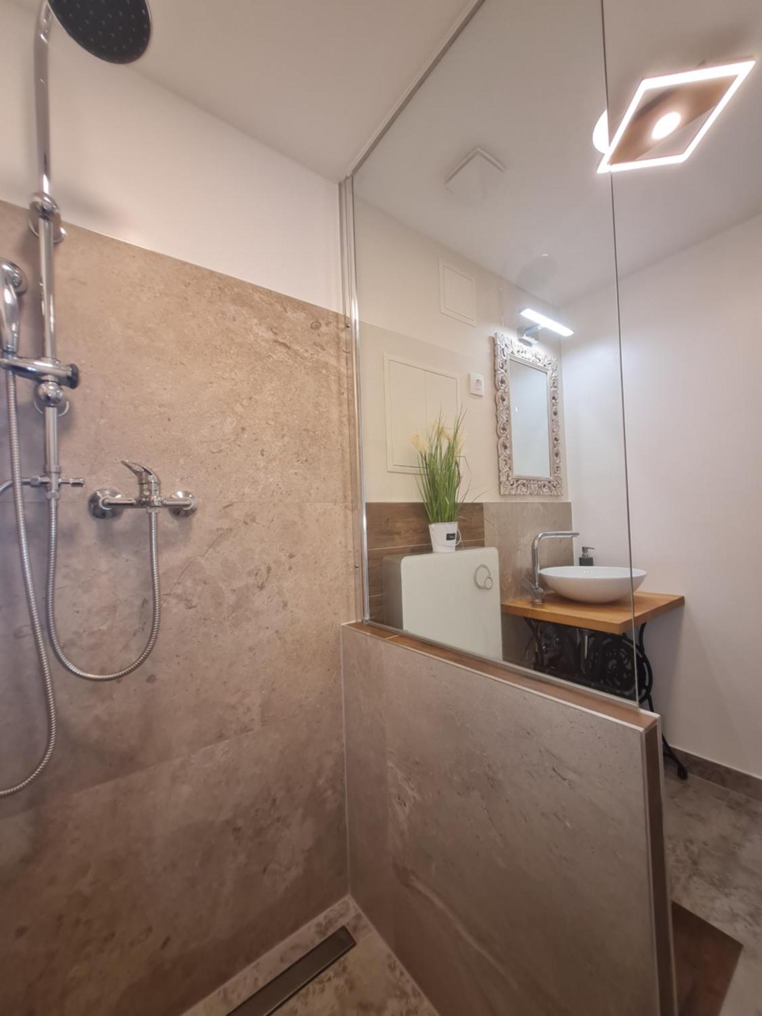 Csever Apartman Tata Bagian luar foto